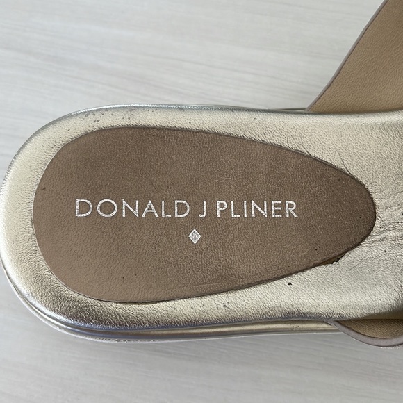 DONALD PLINER SLIDE MATT GOLD SANDAL - Picture 2 of 5